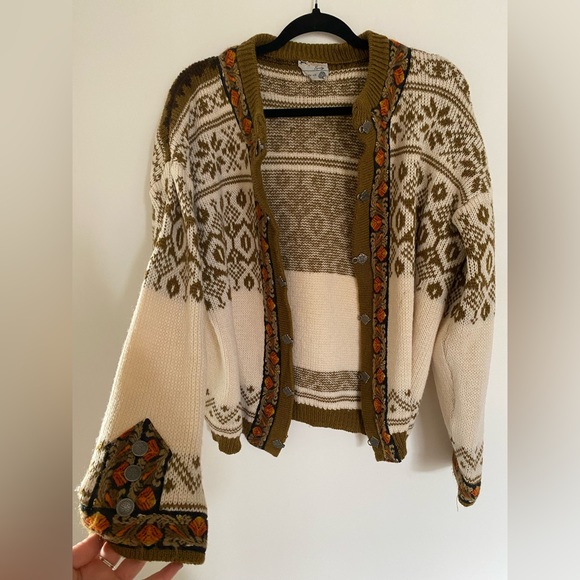 Icelandic Wool Sweater - Picture 2 of 4